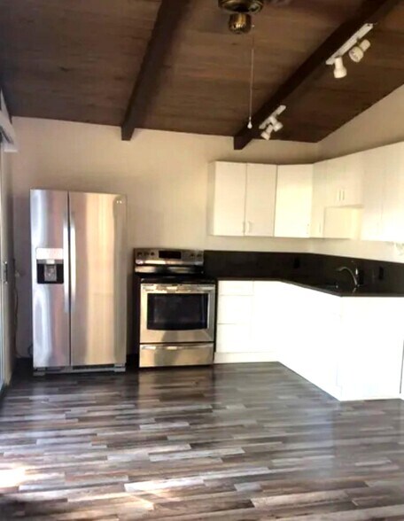 Kitchen Stainless Steel Appliances - 506 122nd St S