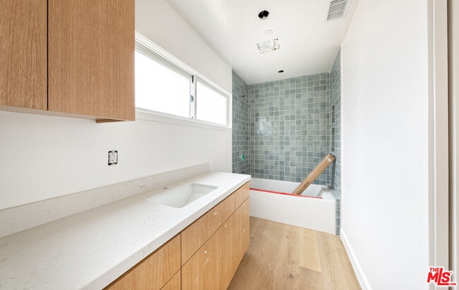 Building Photo - 4285 La Salle Ave