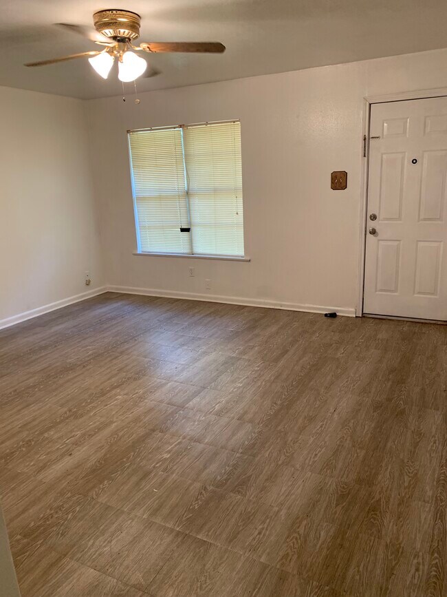 Living Room Photo 1 - 332 W 77th St