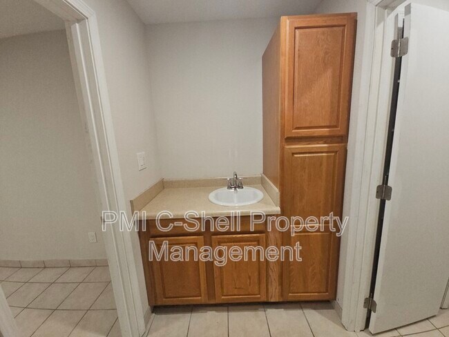 Building Photo - 3409 Green Briar Cir