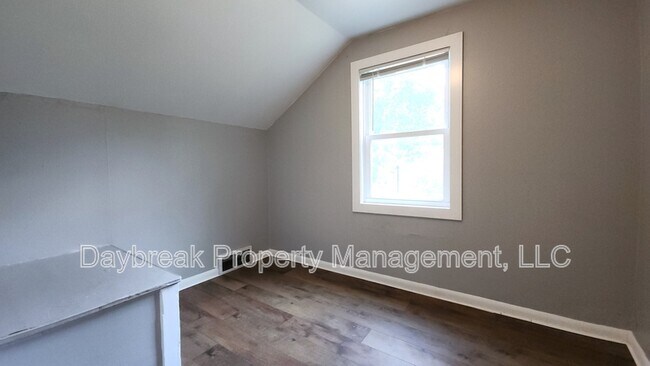 Building Photo - 1242 10th St N