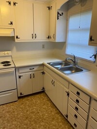 Building Photo - 2 bedroom 1 bath not too far from downtown...