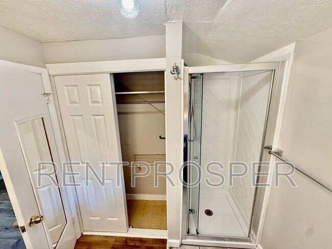 Building Photo - 728 Arlington St