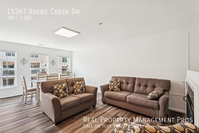 Building Photo - 15267 Avens Creek Dr