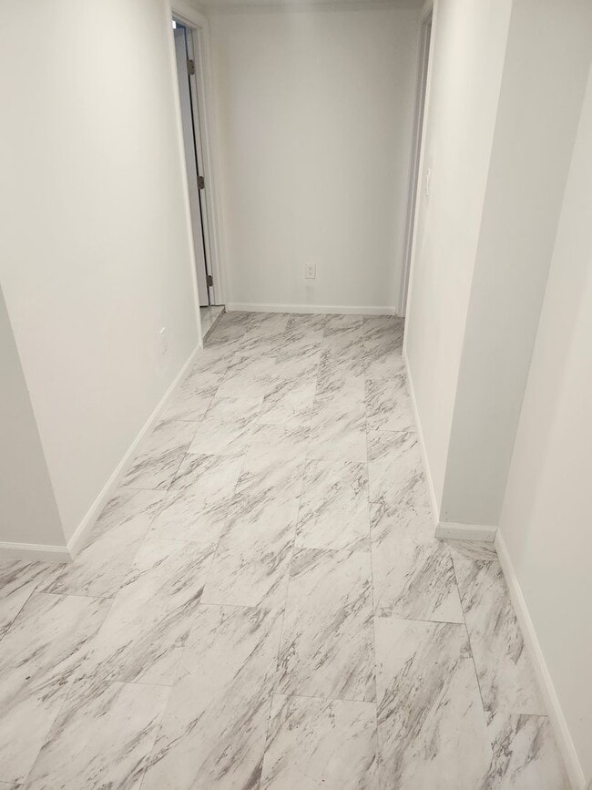 Building Photo - Single family home in great neighborhood!