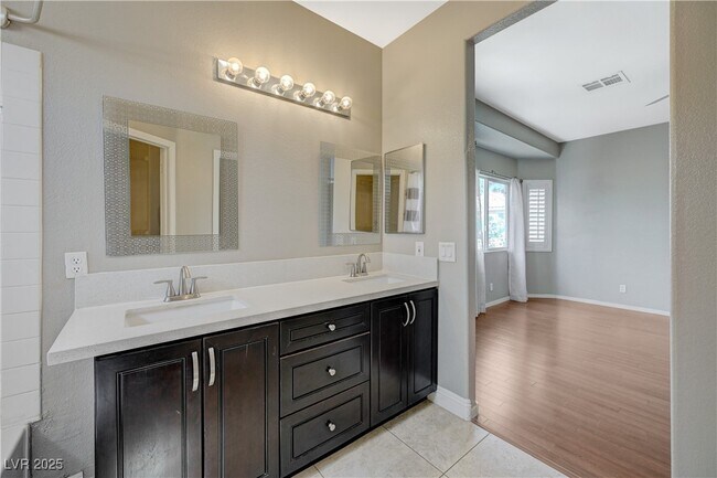 Building Photo - 971 Whispering Grove Ave