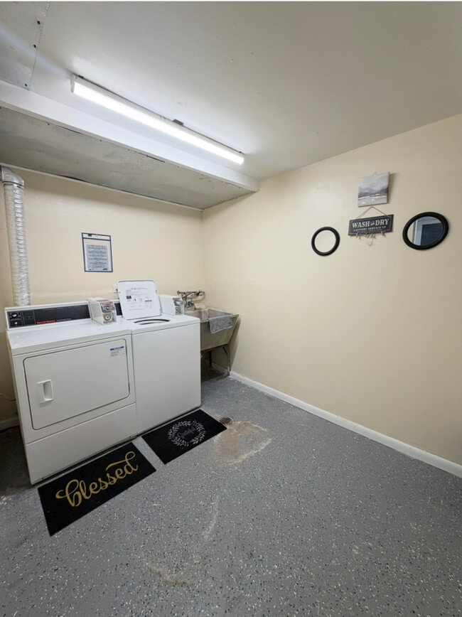 Building Photo - 2033 W 111th St