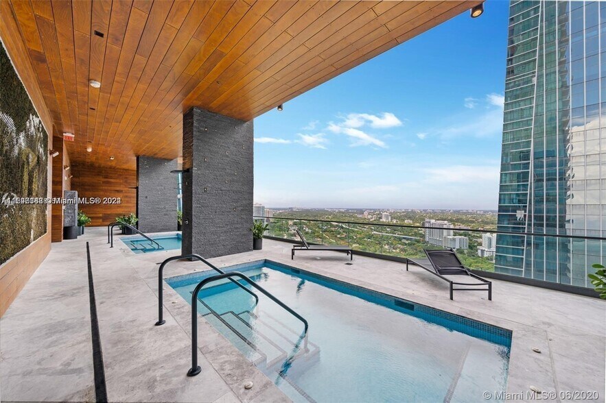 Building Photo - 1451 Brickell Ave