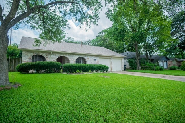 Primary Photo - 5303 Lincoln Town Dr