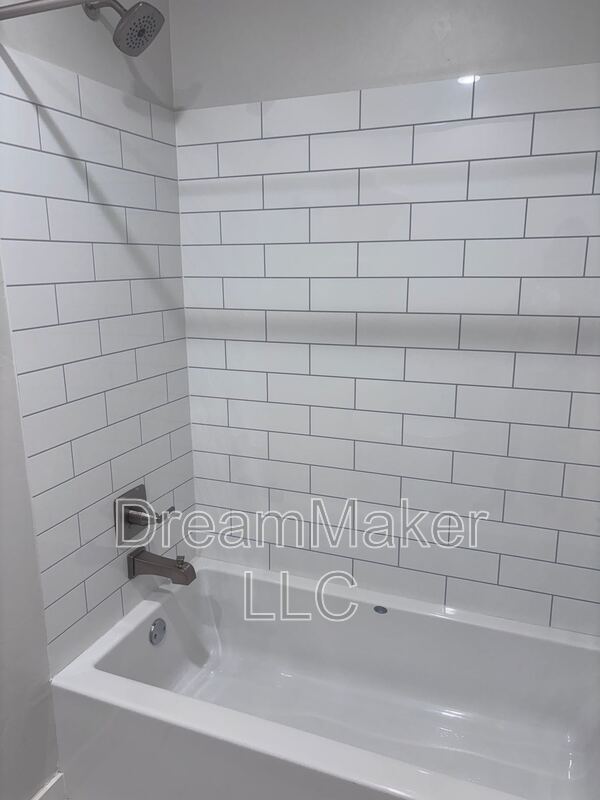 Building Photo - 2819 Clifton Ter