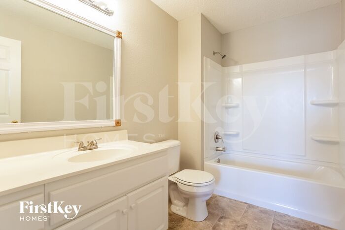 Building Photo - 18009 Sanibel Cir