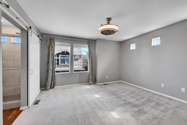 Building Photo - $2,595.00, 2-bed, 2.5-bath located in Aurora.