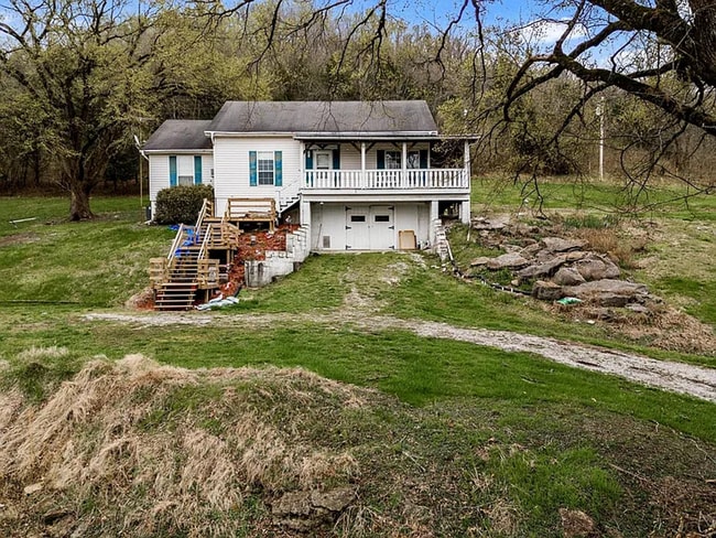 Building Photo - 18 Lakeshore Cir