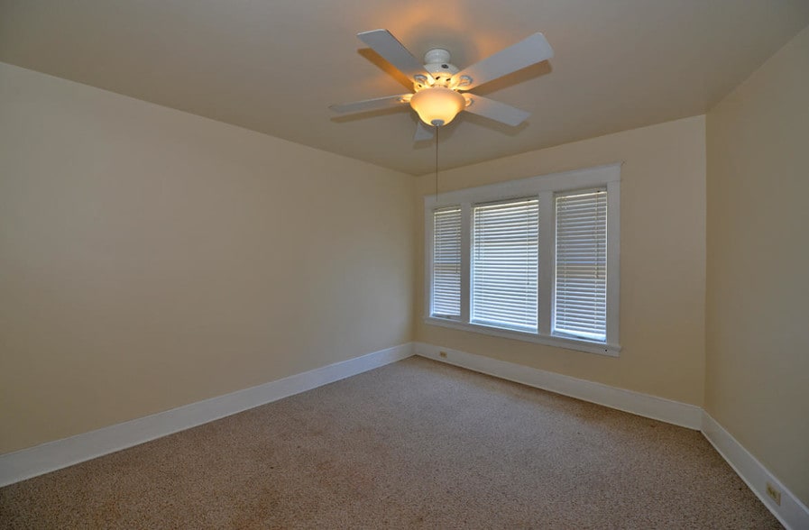 Living Room pic 2 - 1106 David St