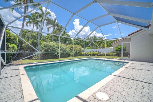 Building Photo - 17194 Ventana Dr