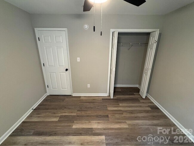 Building Photo - 320 Hamilton Dr NE