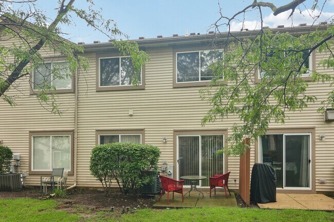 Building Photo - 984 Park Hill Cir