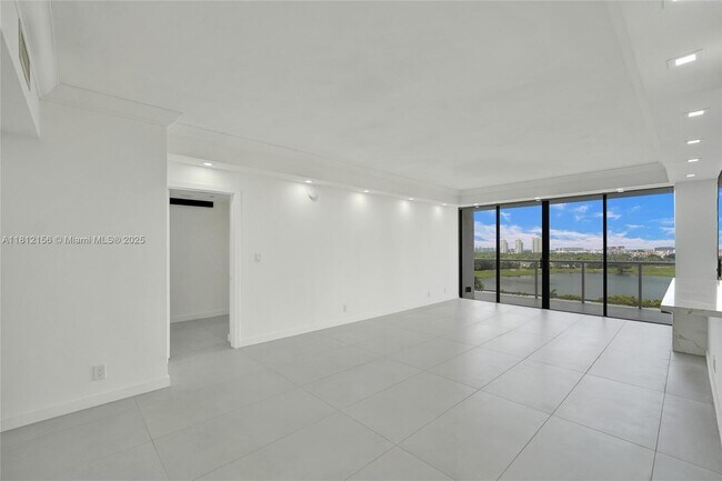 Building Photo - 20281 E Country Club Dr