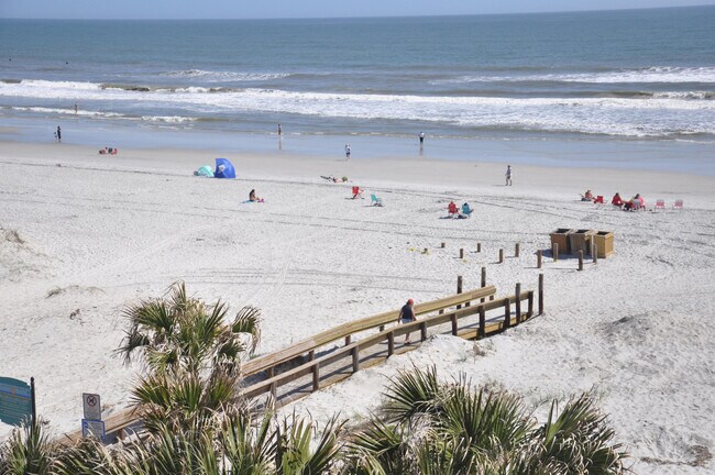 Building Photo - 601 1st St