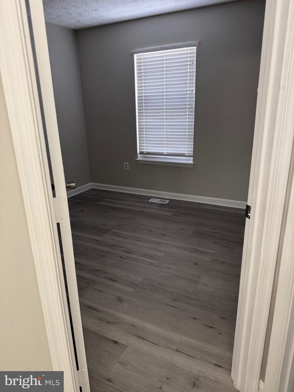 Building Photo - 405 Park Cove Dr