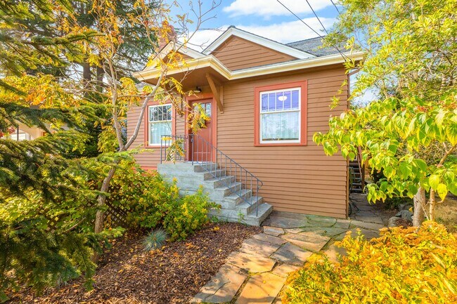 Building Photo - Beautiful 4 Bedroom Near U Village