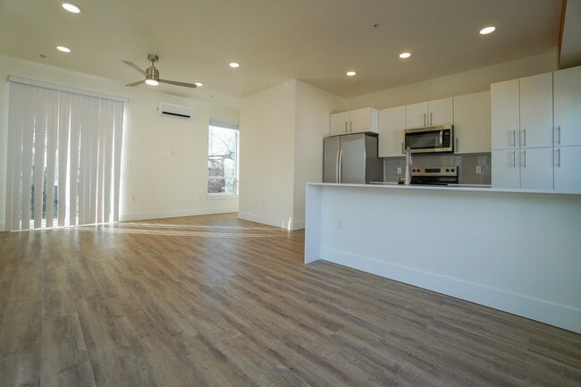 Building Photo - 4613 Iota St