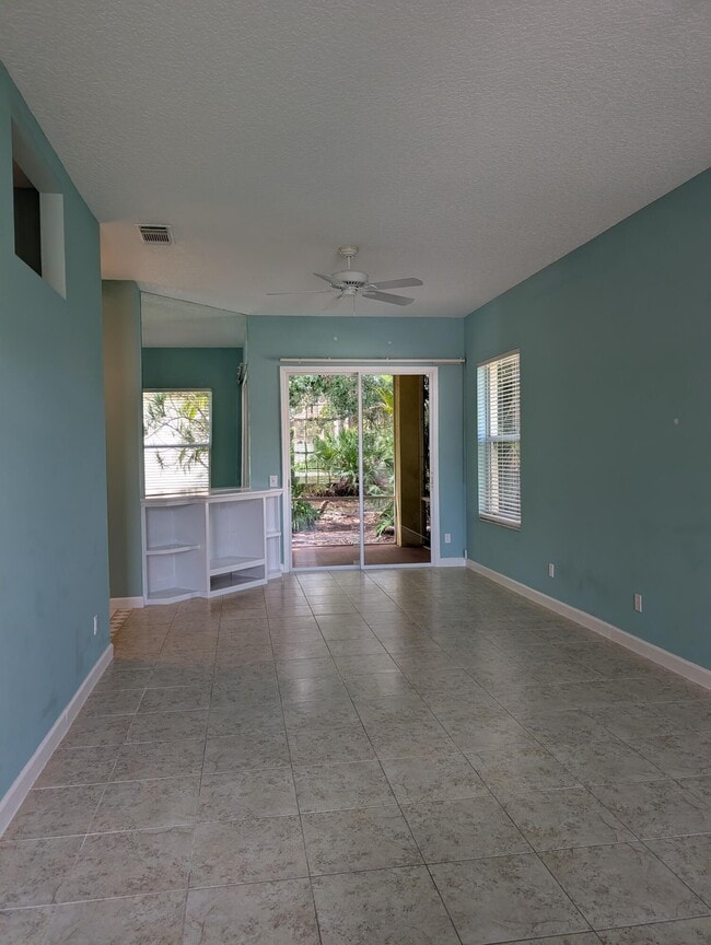 Building Photo - 708 SW St Vincent Cove
