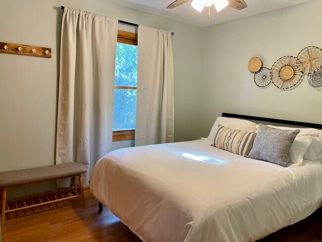 Building Photo - 4202 Lake St