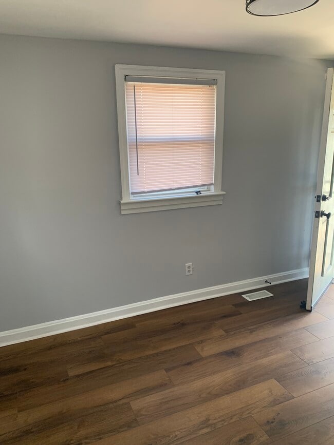 Building Photo - 1915 Headland Dr