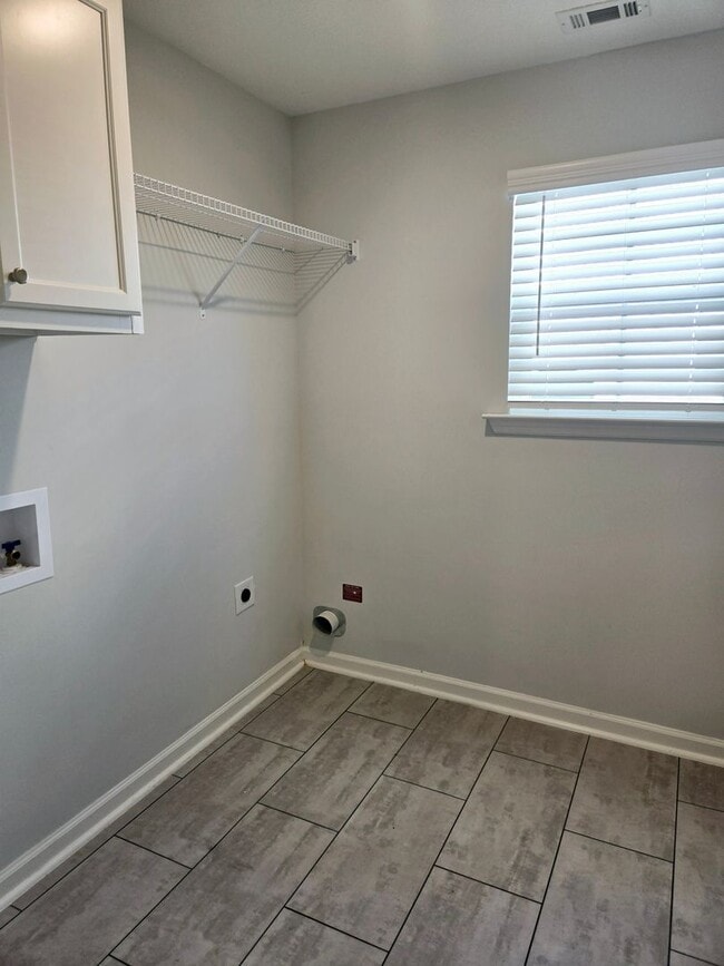 Building Photo - 725 Goodale Dr