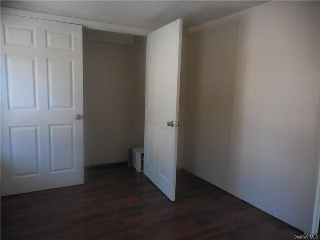 Building Photo - 130 Johnston St