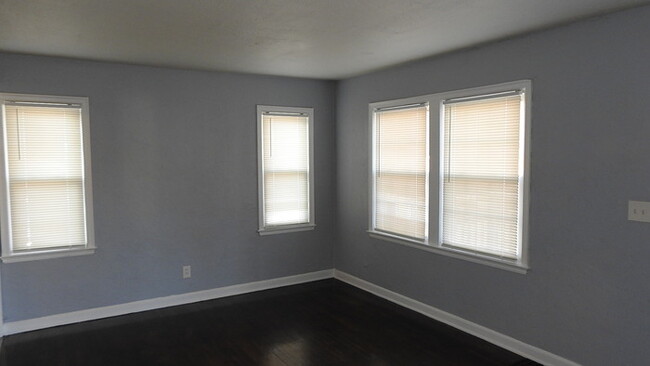 Building Photo - 3bedroom - 1 bath in Raytown