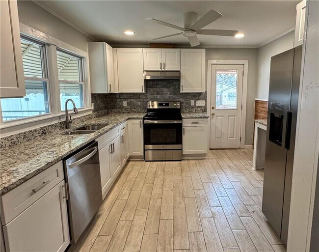 Building Photo - 649 Valley Brook Rd