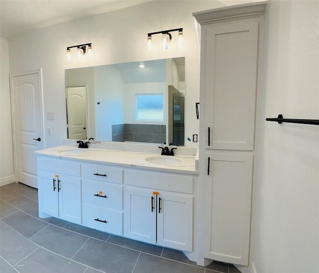 Building Photo - 606 Moseley Ln