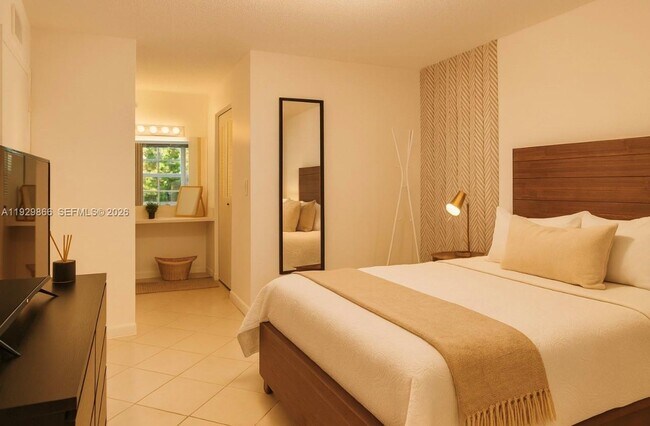 Building Photo - 19601 E Country Club Dr