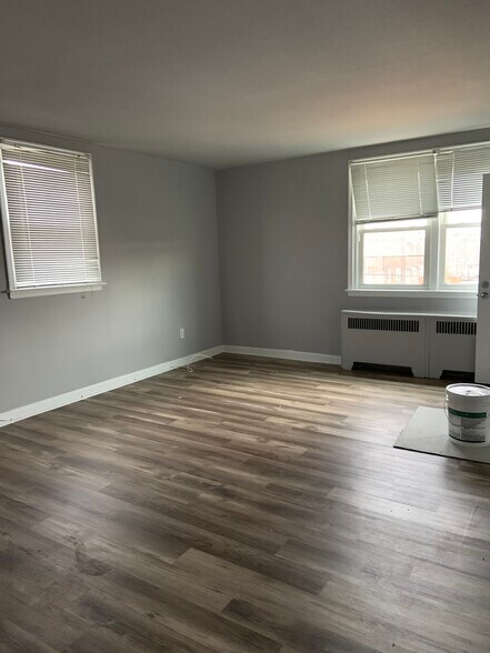 Living Room - 2251 Longshore Ave