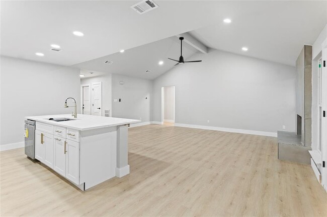 Building Photo - 3907 Carmel Dr