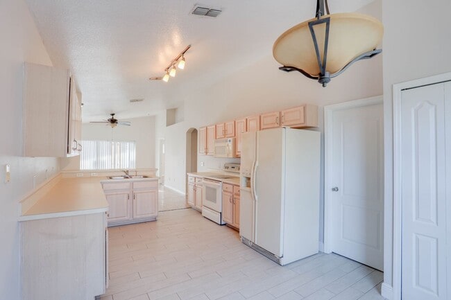 Building Photo - 31 Tuscany Pointe Ave