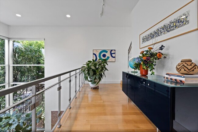 Building Photo - 1823 W Race Ave