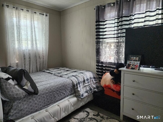 Building Photo - 44 Bamford Ave