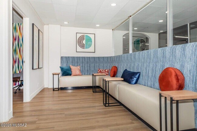 Building Photo - 425 W Paseo Redondo