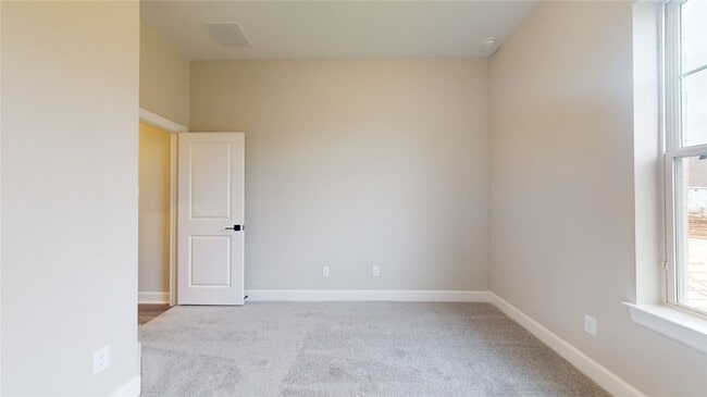 Building Photo - 122 Hazelnut Dr