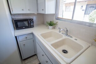 Kitchen - 6721 E McDowell Rd