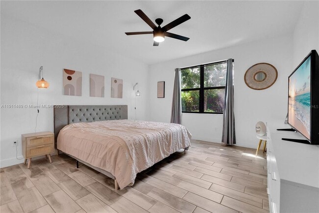 Building Photo - 3374 NW 5th St