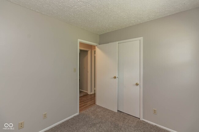 Building Photo - 9 Greenbriar Ln