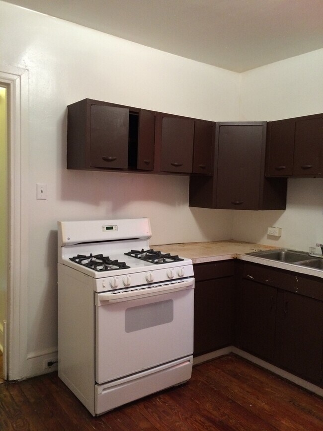 Building Photo - Spacious 3 Bedroom Apartment in East York City SD