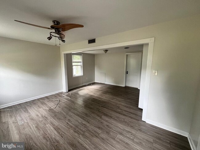 Building Photo - 465 W Elmer Rd