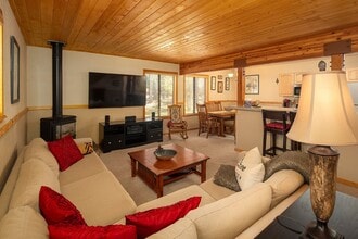 Building Photo - Truckee Condo Ski Lease