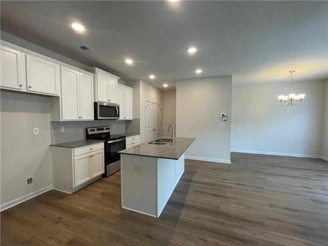 Building Photo - 4663 Fullerton Dr