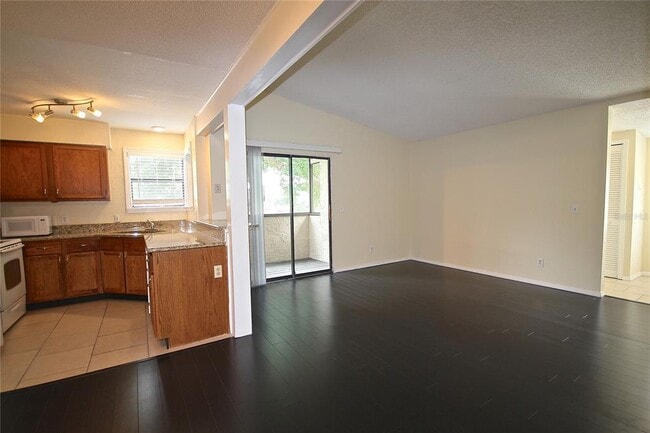 Building Photo - 2905 Antique Oaks Cir